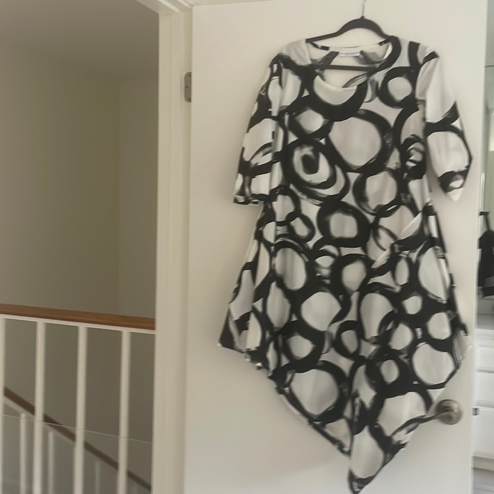 Bryn Walker poplin black/white print long tunic or can be worn as a dress!